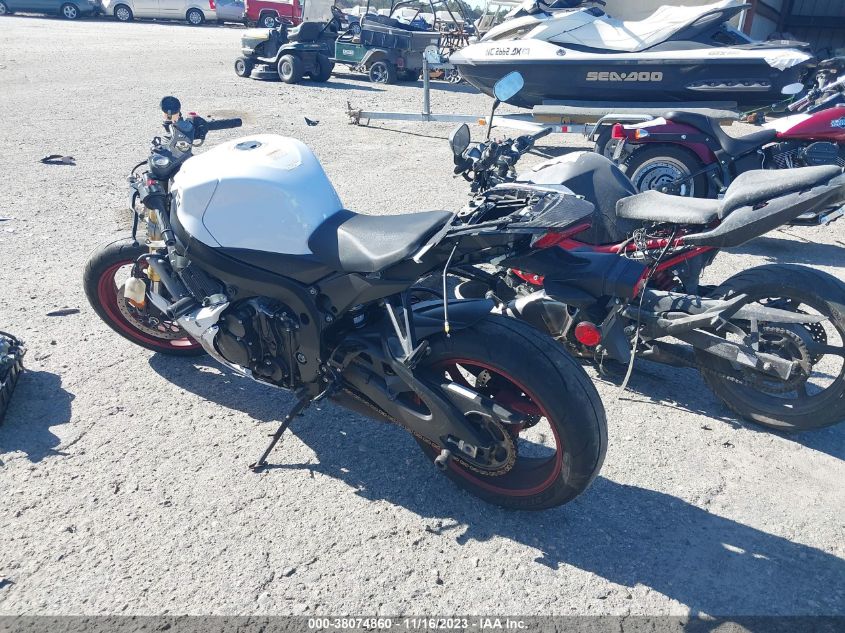 2017 SUZUKI GSX-R750 JS1GR7MA4H2101861