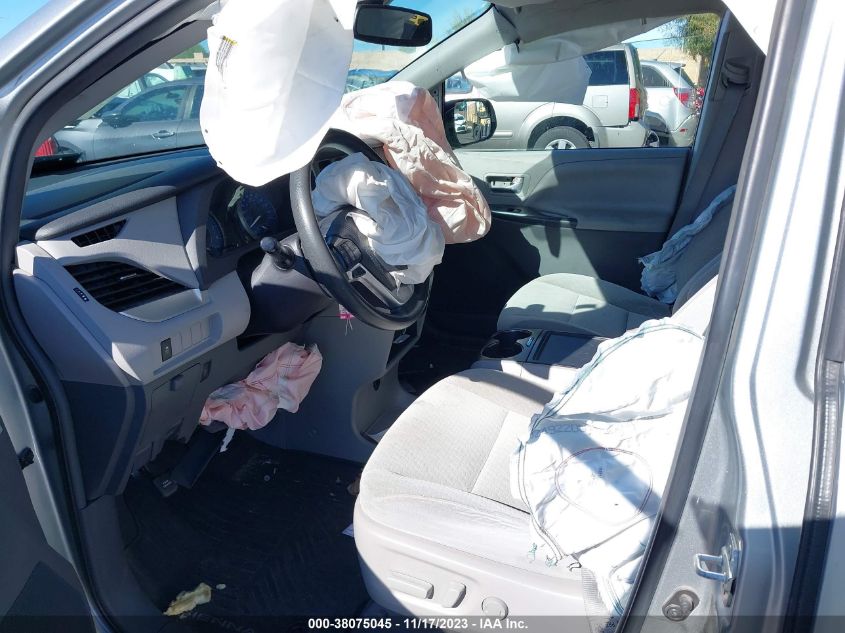 5TDKZ3DC3KS004094 2019 TOYOTA SIENNA, photo no. 5