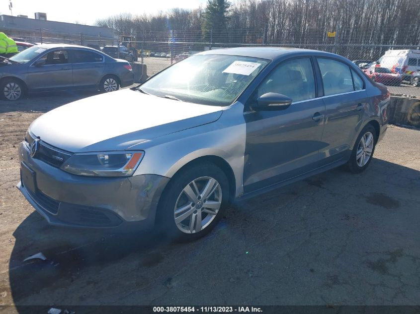 2014 VOLKSWAGEN JETTA HYBRID SEL 3VW637AJ9EM210194