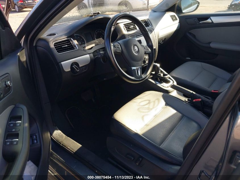 2014 VOLKSWAGEN JETTA HYBRID SEL 3VW637AJ9EM210194
