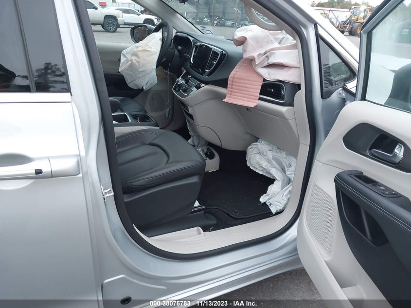 VIN 2C4RC1BG5PR623967 2023 CHRYSLER PACIFICA TOURING L