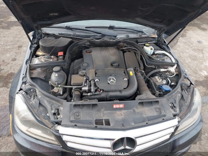 2013 MERCEDES-BENZ C 250 LUXURY/SPORT - WDDGF4HB3DR300360
