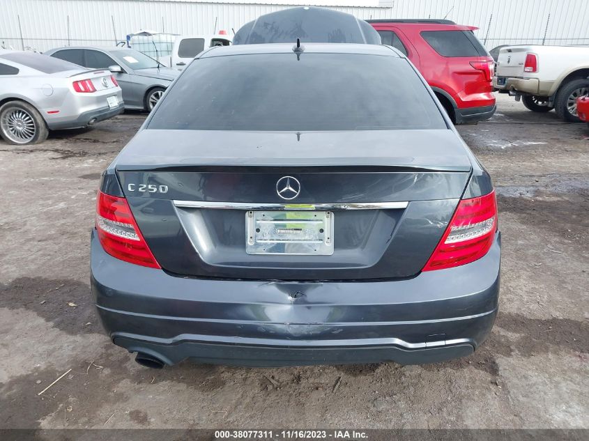 2013 MERCEDES-BENZ C 250 LUXURY/SPORT - WDDGF4HB3DR300360