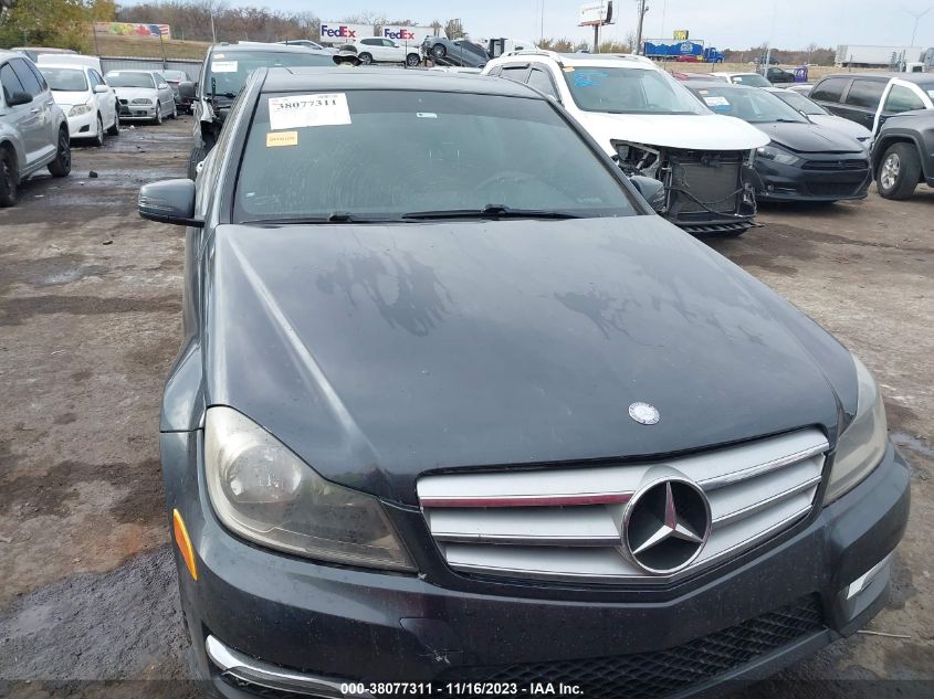 2013 MERCEDES-BENZ C 250 LUXURY/SPORT - WDDGF4HB3DR300360
