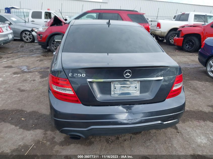 2013 MERCEDES-BENZ C 250 LUXURY/SPORT - WDDGF4HB3DR300360