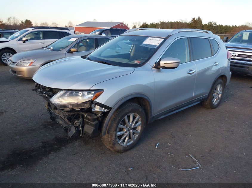 VIN KNMAT2MV8JP590065 2018 NISSAN ROGUE SV