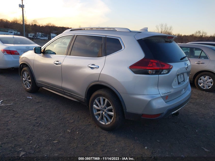 VIN KNMAT2MV8JP590065 2018 NISSAN ROGUE SV
