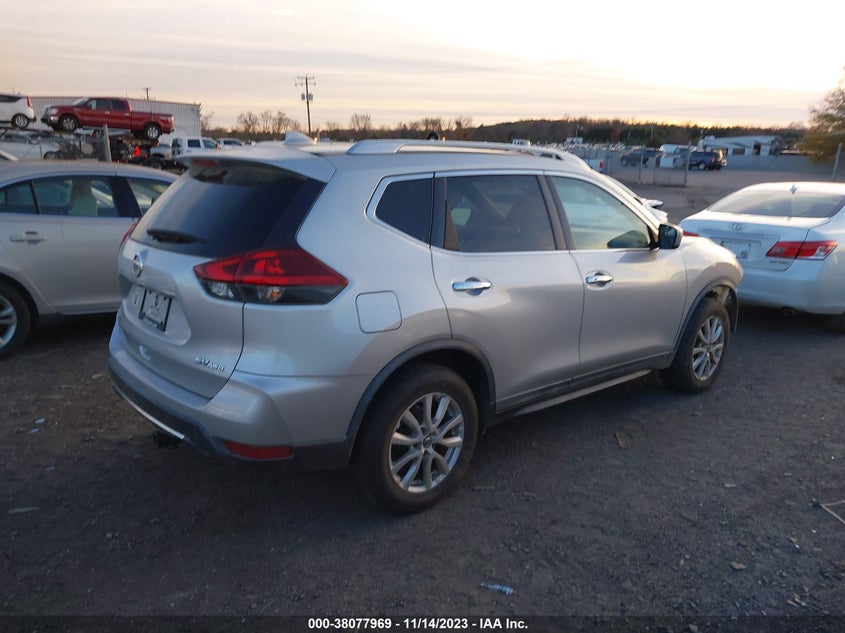 VIN KNMAT2MV8JP590065 2018 NISSAN ROGUE SV