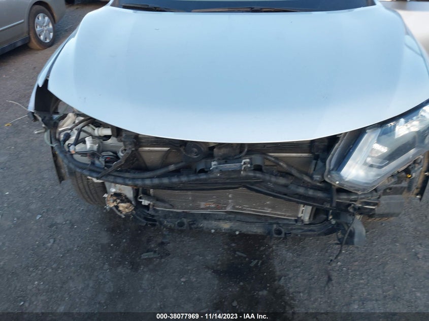VIN KNMAT2MV8JP590065 2018 NISSAN ROGUE SV