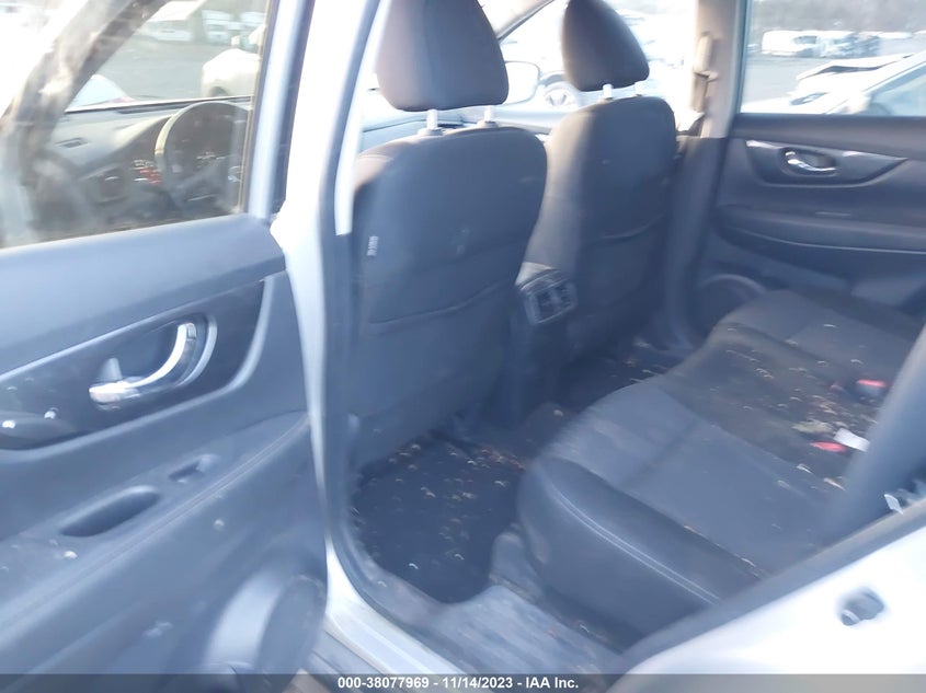 VIN KNMAT2MV8JP590065 2018 NISSAN ROGUE SV