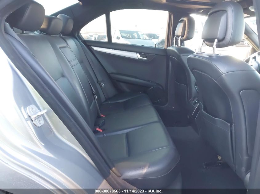 2013 MERCEDES-BENZ C 250 SPORT/LUXURY - WDDGF4HB2DA805269