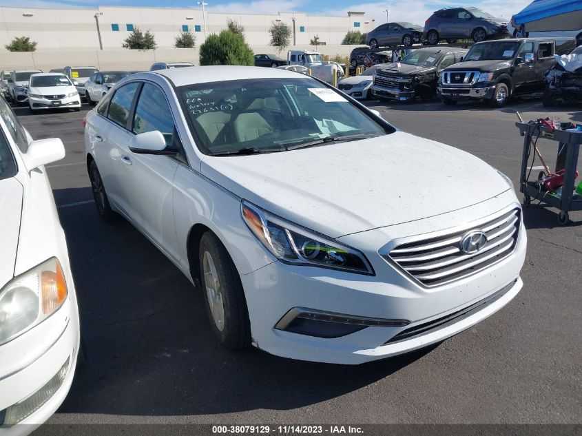 2015 HYUNDAI SONATA 2.4L SE - 5NPE24AF0FH007732