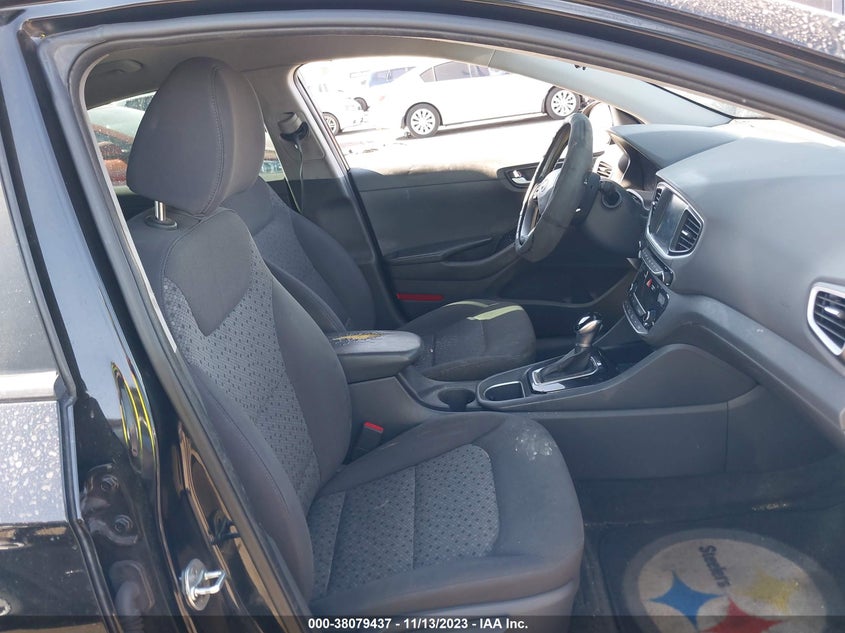 VIN KMHC65LC4JU066166 2018 HYUNDAI IONIQ HYBRID BLUE