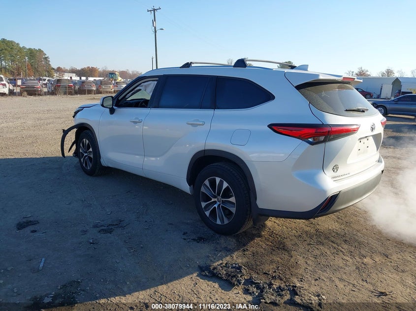 2021 TOYOTA HIGHLANDER XLE VIN: 5TDHZRBH7MS058027
