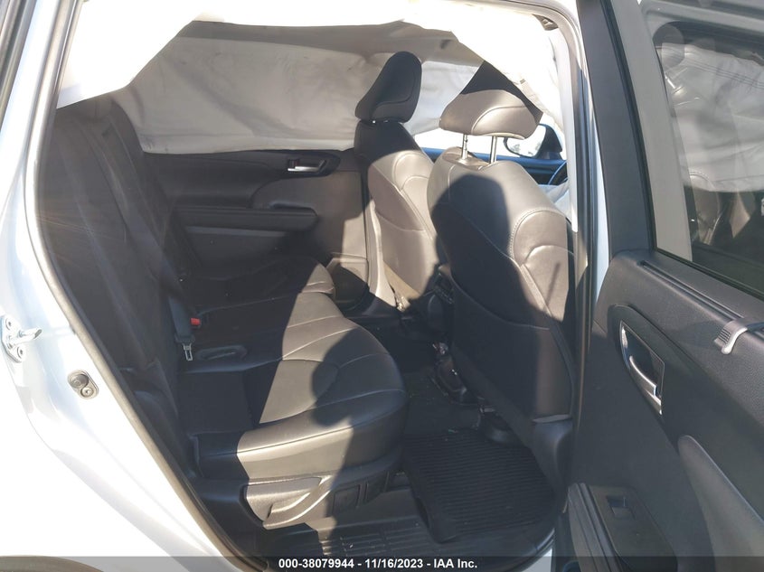 2021 TOYOTA HIGHLANDER XLE VIN: 5TDHZRBH7MS058027