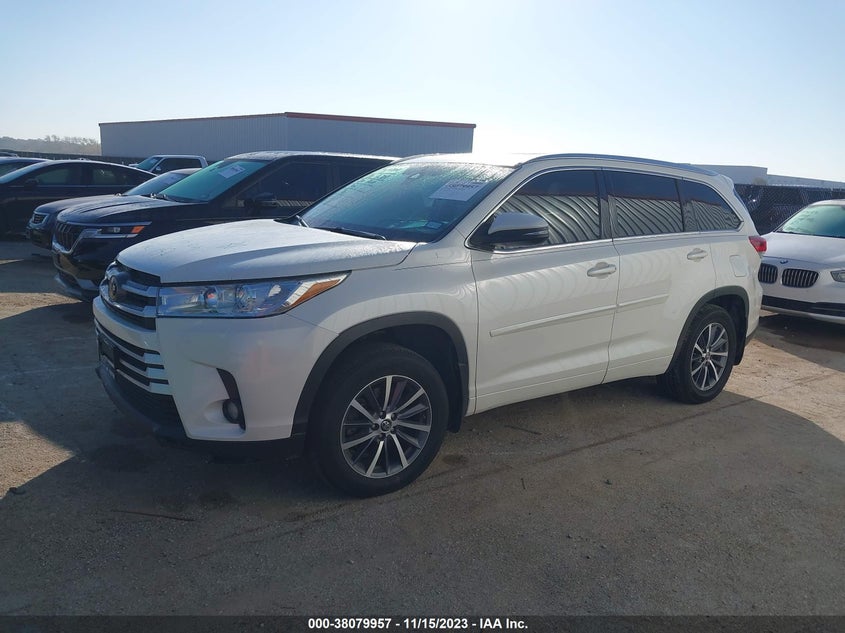 VIN 5TDJZRFH7JS523574 2018 TOYOTA HIGHLANDER SE/XLE