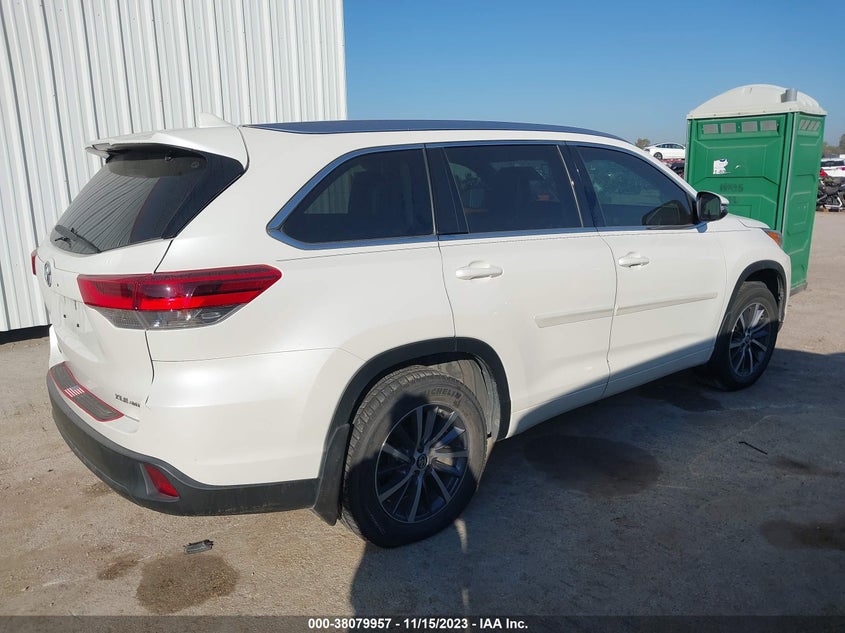 VIN 5TDJZRFH7JS523574 2018 TOYOTA HIGHLANDER SE/XLE