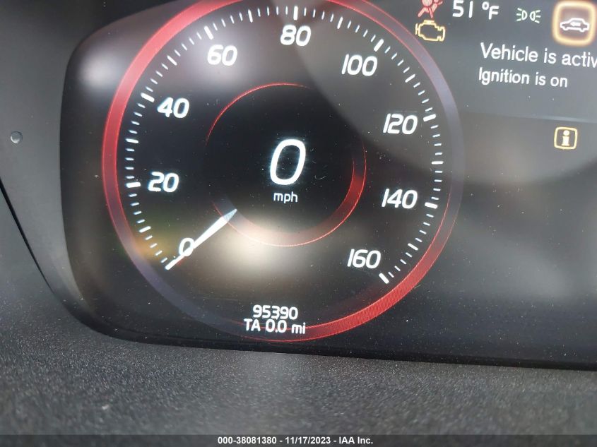 2016 VOLVO XC90 T6 MOMENTUM - YV4A22PK6G1038884