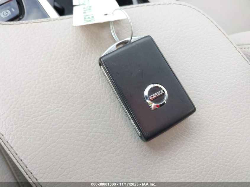 2016 VOLVO XC90 T6 MOMENTUM - YV4A22PK6G1038884