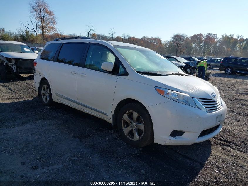 5TDKZ3DCXHS832474 2017 TOYOTA SIENNA, photo no. 1