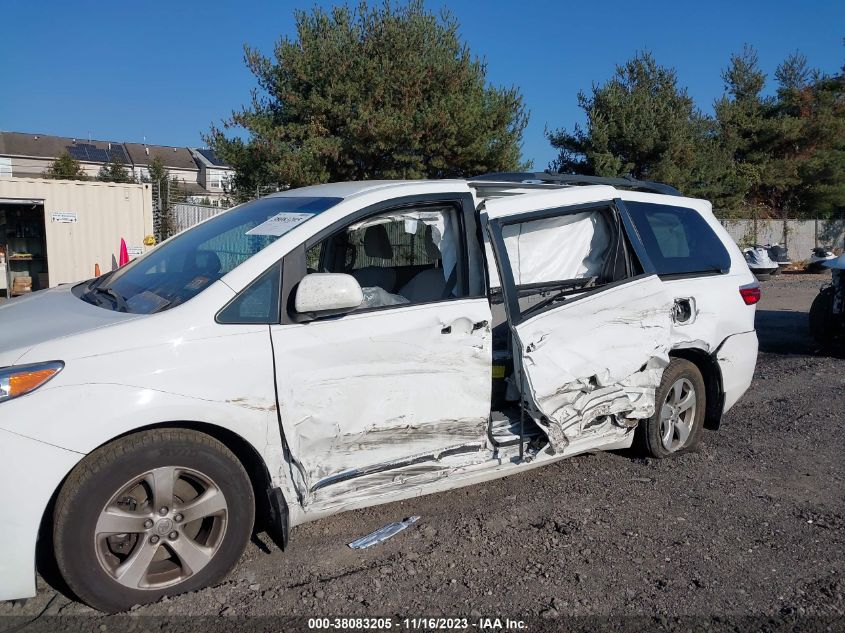 5TDKZ3DCXHS832474 2017 TOYOTA SIENNA, photo no. 6