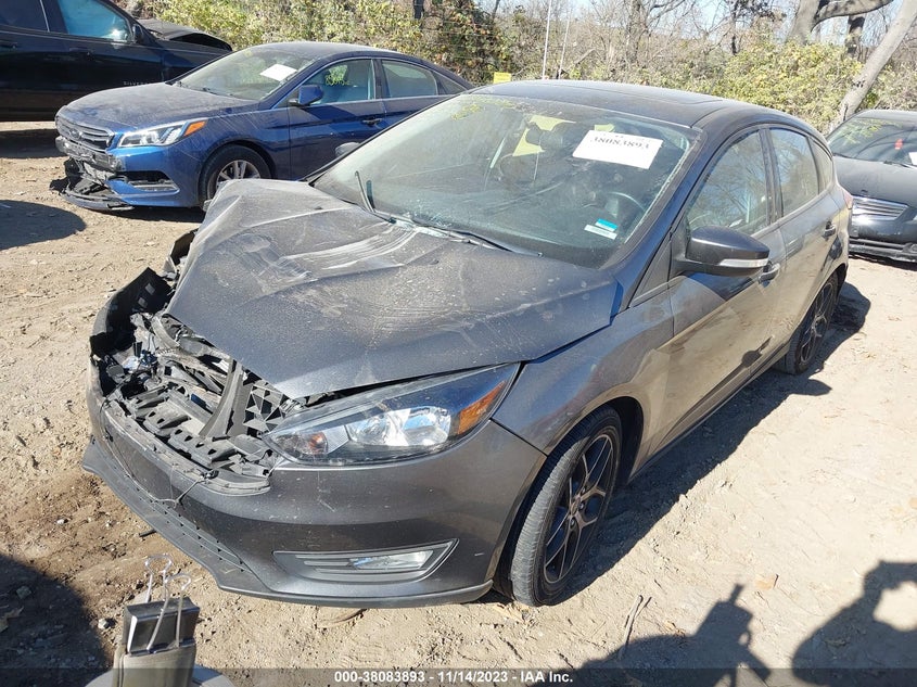 VIN 1FADP3M2XJL310530 2018 FORD FOCUS SEL