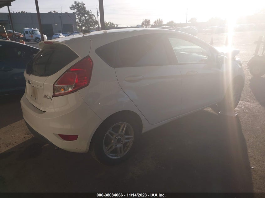 VIN 3FADP4EJ7JM147295 2018 FORD FIESTA SE