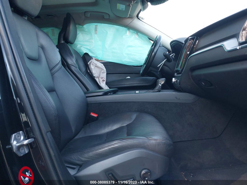 VIN LYV102RK5JB087516 2018 VOLVO XC60 T5