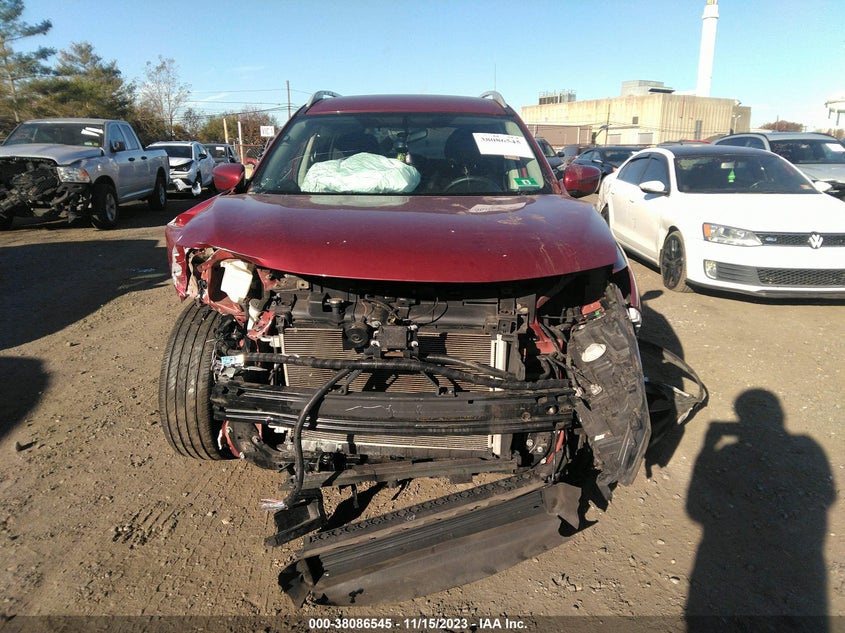VIN 5N1AT2MV8JC820013 2018 NISSAN ROGUE SV/SL
