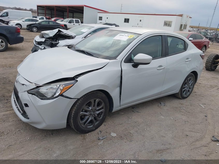 VIN 3MYDLBYV1KY514423 2019 TOYOTA YARIS LE