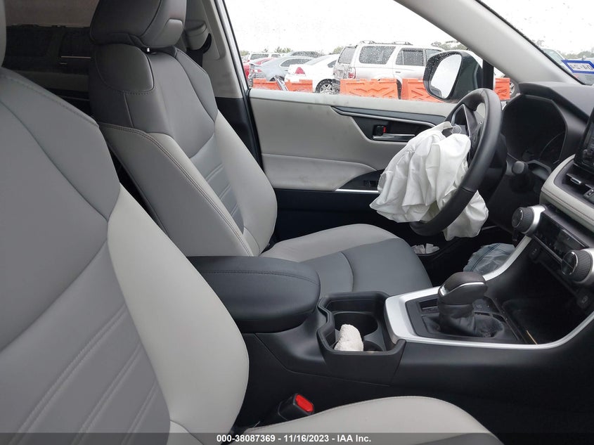 VIN 2T3C1RFV9MC149365 2021 TOYOTA RAV4 XLE PREMIUM