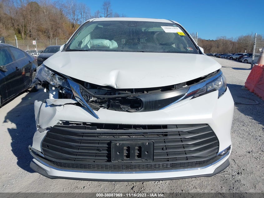 VIN 5TDJRKEC3NS098714 2022 TOYOTA SIENNA XLE