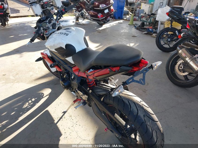 2013 TRIUMPH MOTORCYCLE STREET TRIPLE R SMTL03NE5DT578457