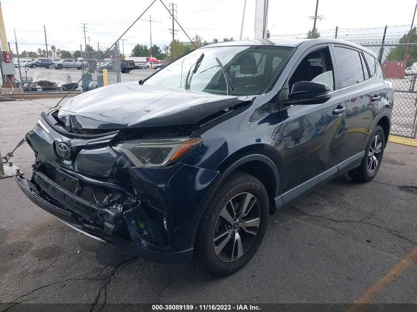 VIN JTMWFREV9JD124666 2018 TOYOTA RAV4 ADVENTURE/XLE