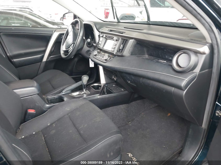 VIN JTMWFREV9JD124666 2018 TOYOTA RAV4 ADVENTURE/XLE