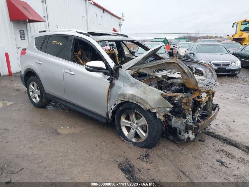 2014 TOYOTA RAV4 XLE - JTMRFREV8EJ002322