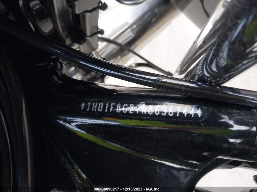 2022 HARLEY-DAVIDSON FLHR 1HD1FBC27NB636744