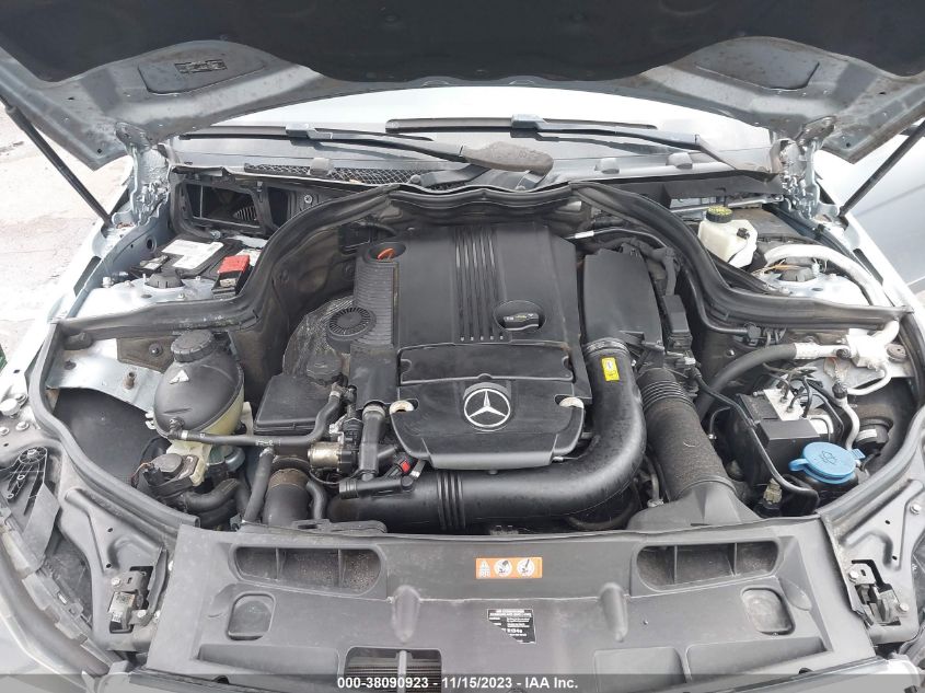 2013 MERCEDES-BENZ C 250 LUXURY/SPORT - WDDGF4HB8DR282583