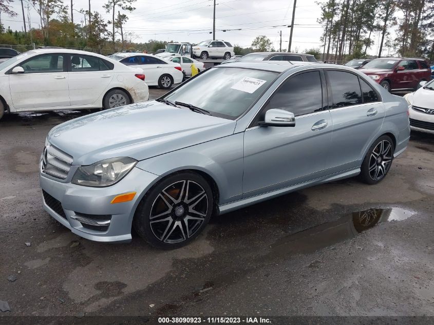 2013 MERCEDES-BENZ C 250 LUXURY/SPORT - WDDGF4HB8DR282583