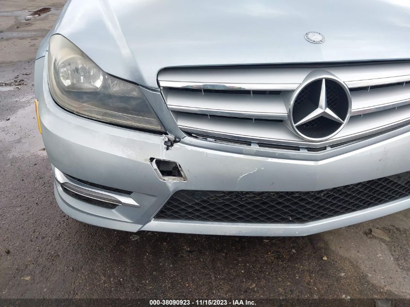 2013 MERCEDES-BENZ C 250 LUXURY/SPORT - WDDGF4HB8DR282583