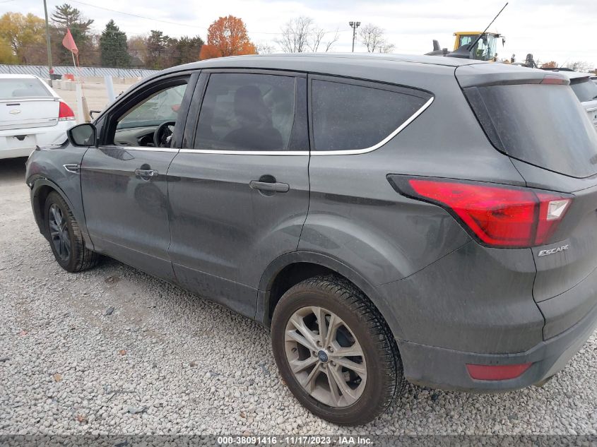 2019 FORD ESCAPE SE - 1FMCU9GD2KUA13273