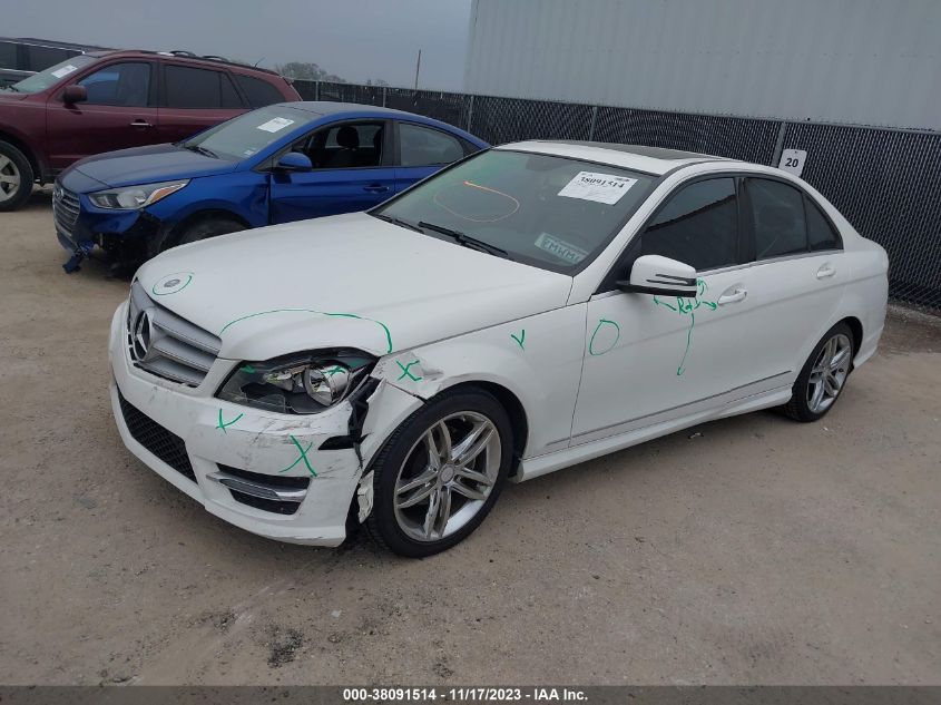 2013 MERCEDES-BENZ C 250 LUXURY/SPORT - WDDGF4HB2DA864855