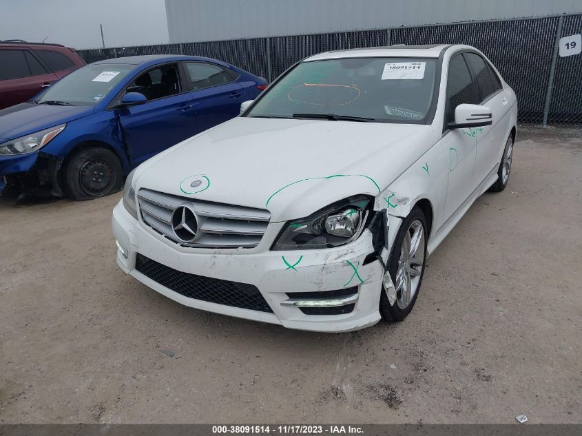 2013 MERCEDES-BENZ C 250 LUXURY/SPORT - WDDGF4HB2DA864855