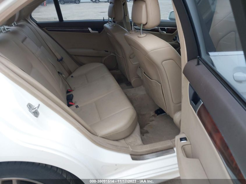 2013 MERCEDES-BENZ C 250 LUXURY/SPORT - WDDGF4HB2DA864855