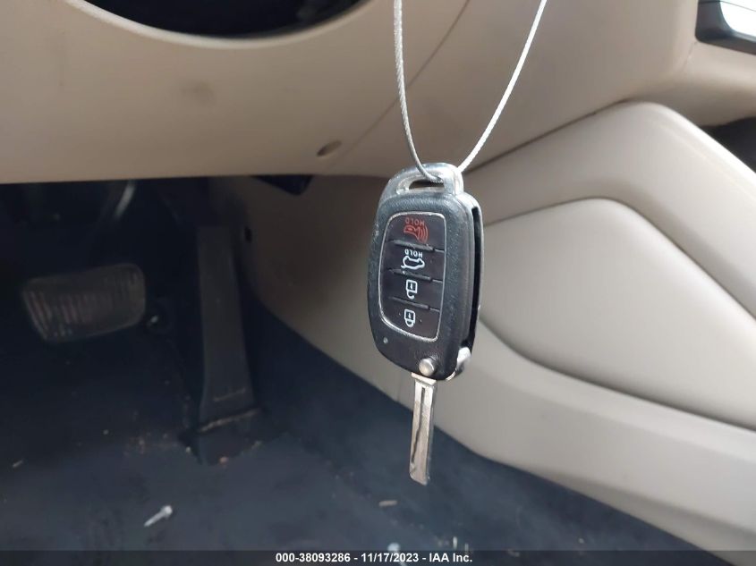 2016 HYUNDAI TUCSON LIMITED/SPORT AND ECO/SE - KM8J3CA46GU048695