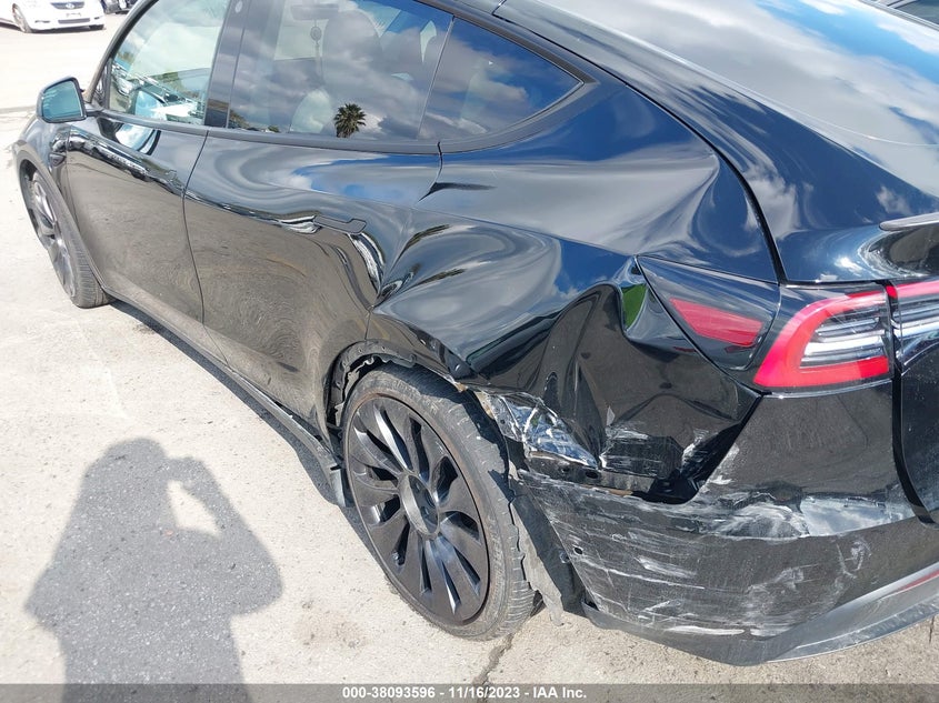VIN 7SAYGDEF9NF405093 2022 TESLA MODEL Y