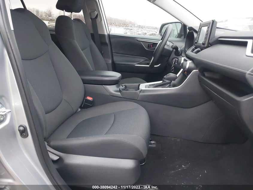 VIN 2T3F1RFV5MC227606 2021 TOYOTA RAV4 LE