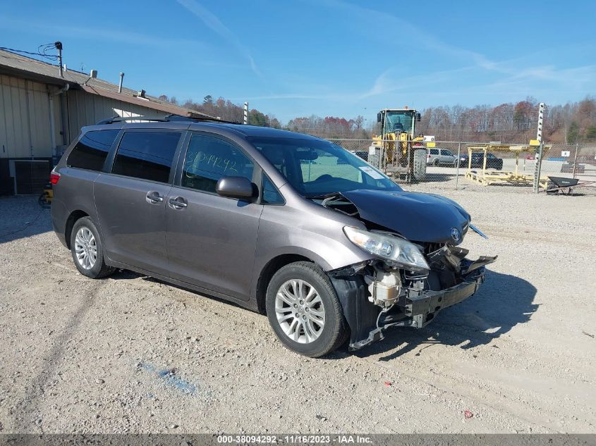 5TDYK3DC2FS582854 2015 TOYOTA SIENNA, photo no. 1