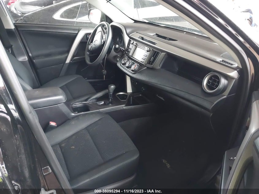 VIN 2T3ZFREV7JW439157 2018 TOYOTA RAV4 LE