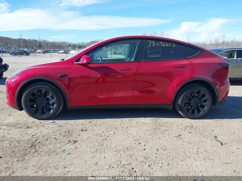 VIN 7SAYGAEE2PF856553 2023 TESLA MODEL Y